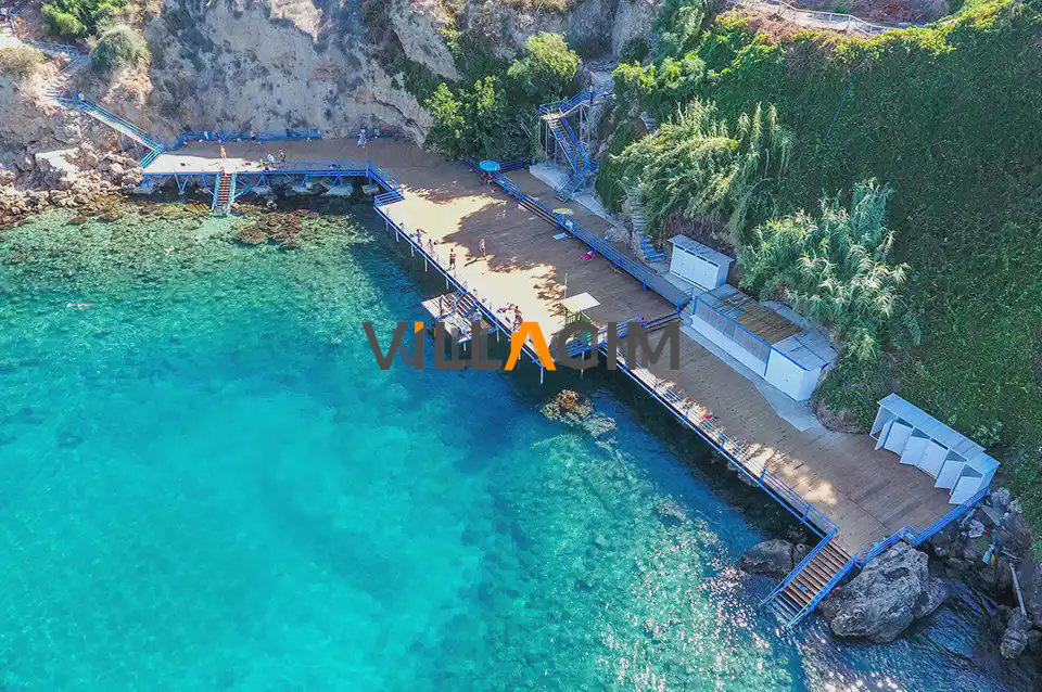 İnciraltı Plajı: Antalya’nın Gizli Cenneti 🏝️