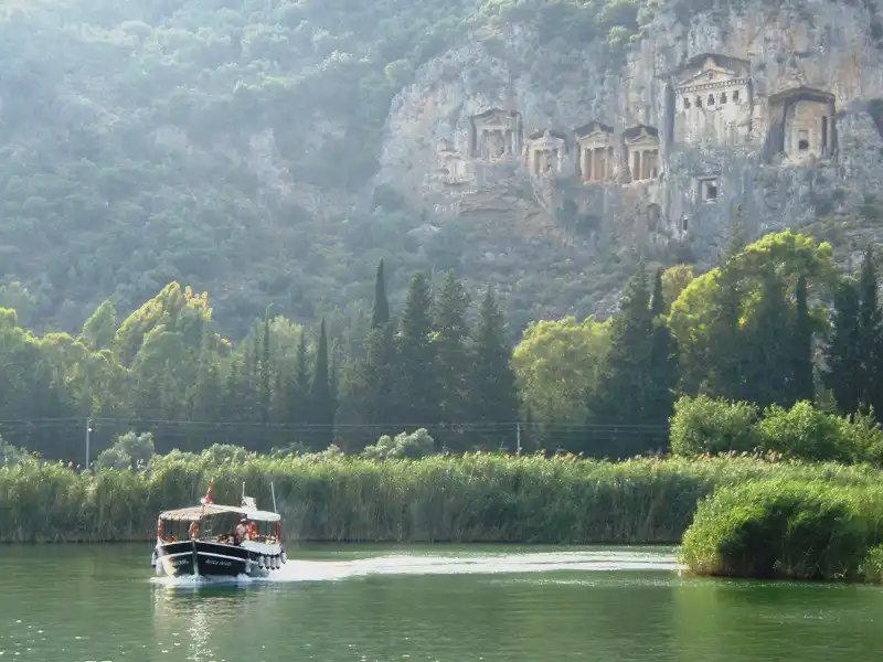 Dalyan Tekne Turları: Eşsiz Doğanın ve Tarihin İçinde Unutulmaz Bir Yolculuk