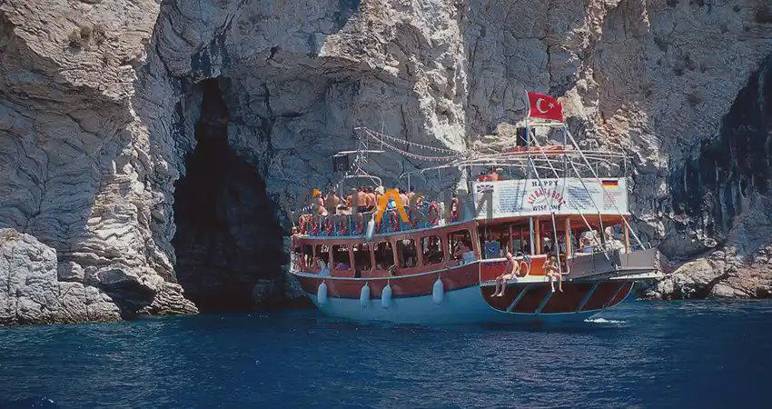 Marmaris Tekne Turları: Eşsiz Deneyimler ve Rotalar