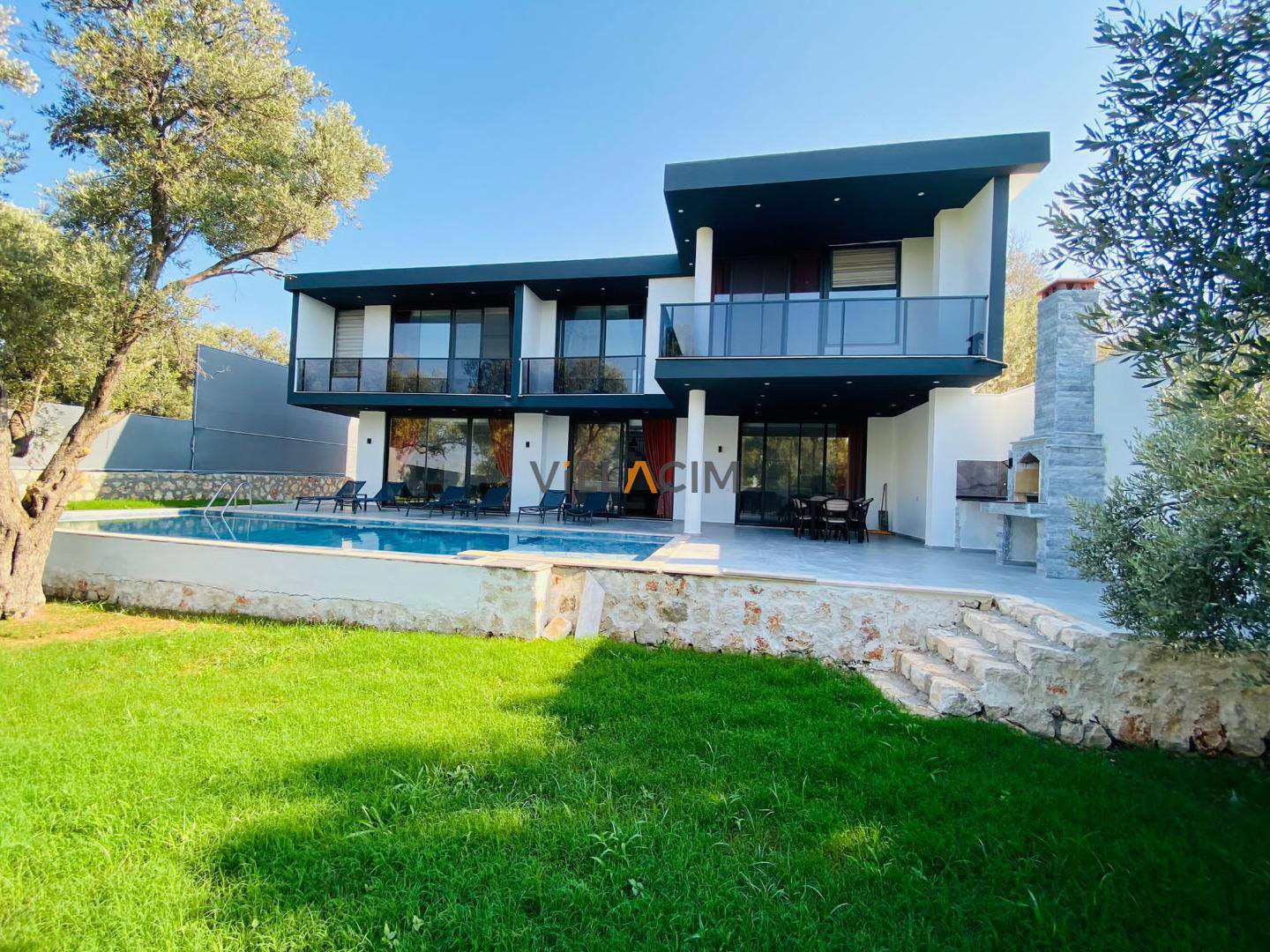 Villa Nar Ağacı