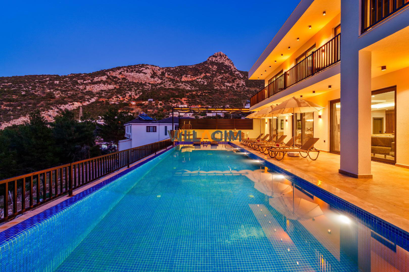 Villa Blue Moon