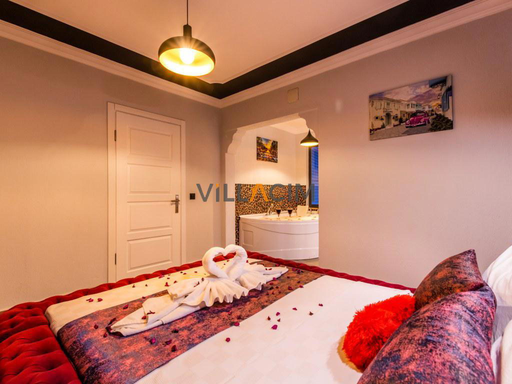 Villa Gece
