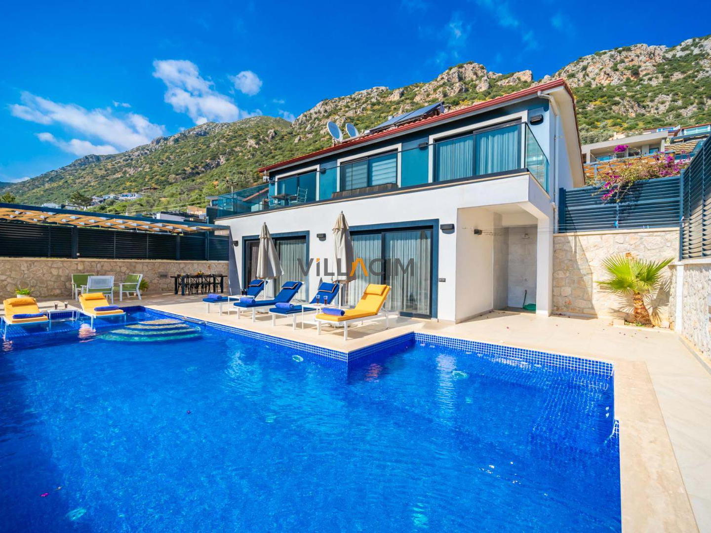 Villa Thera Seis