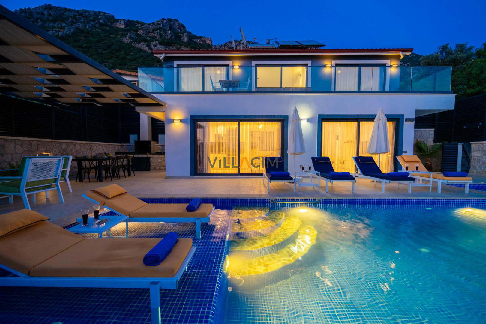 Villa Thera Seis