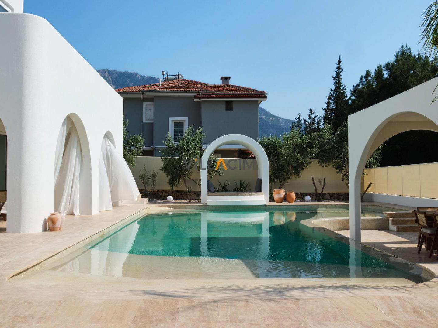 Villa Neonix