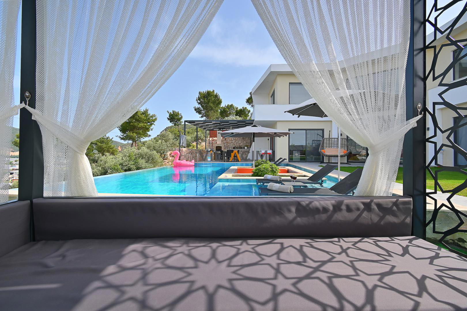 Villa Green House