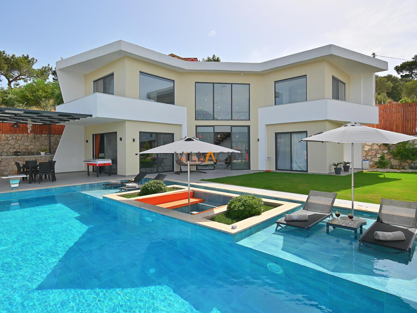 Villa Green House