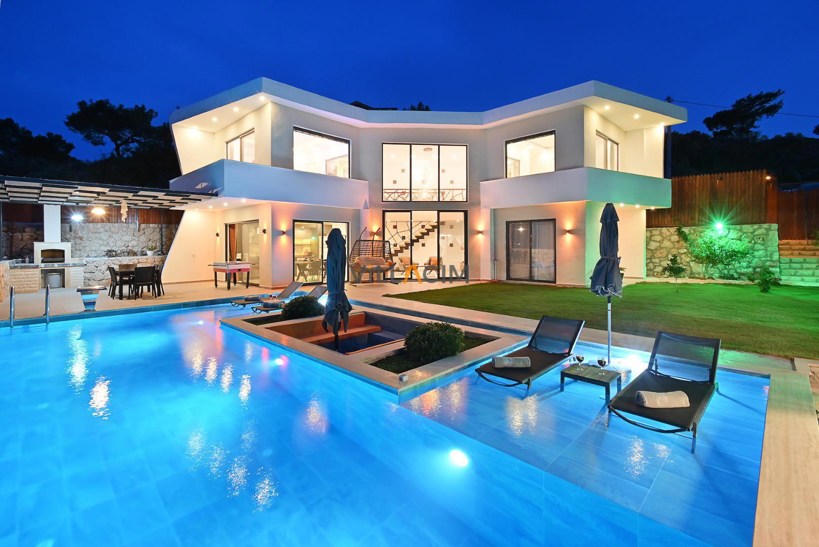 Villa Green House