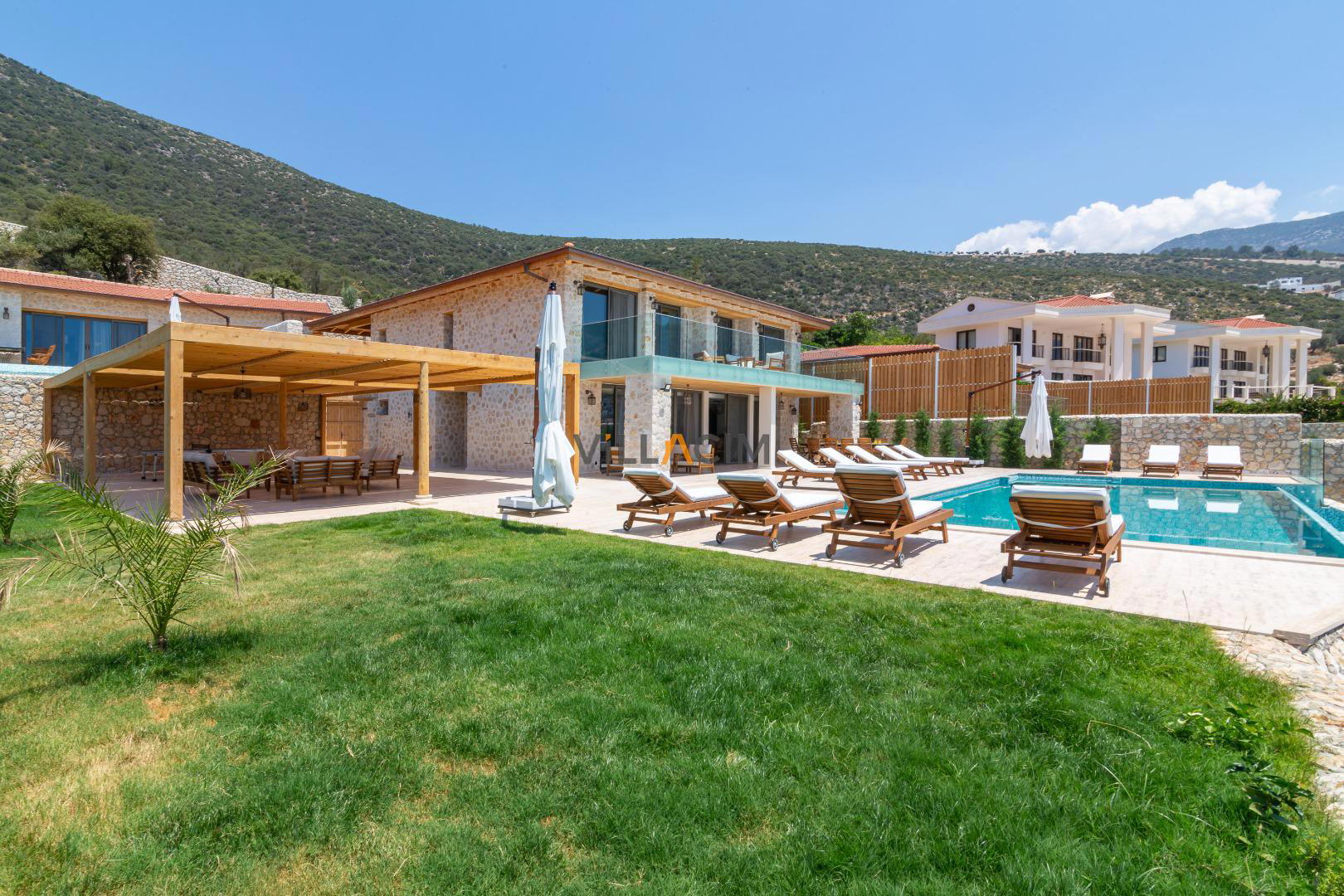 Villa Water Premium