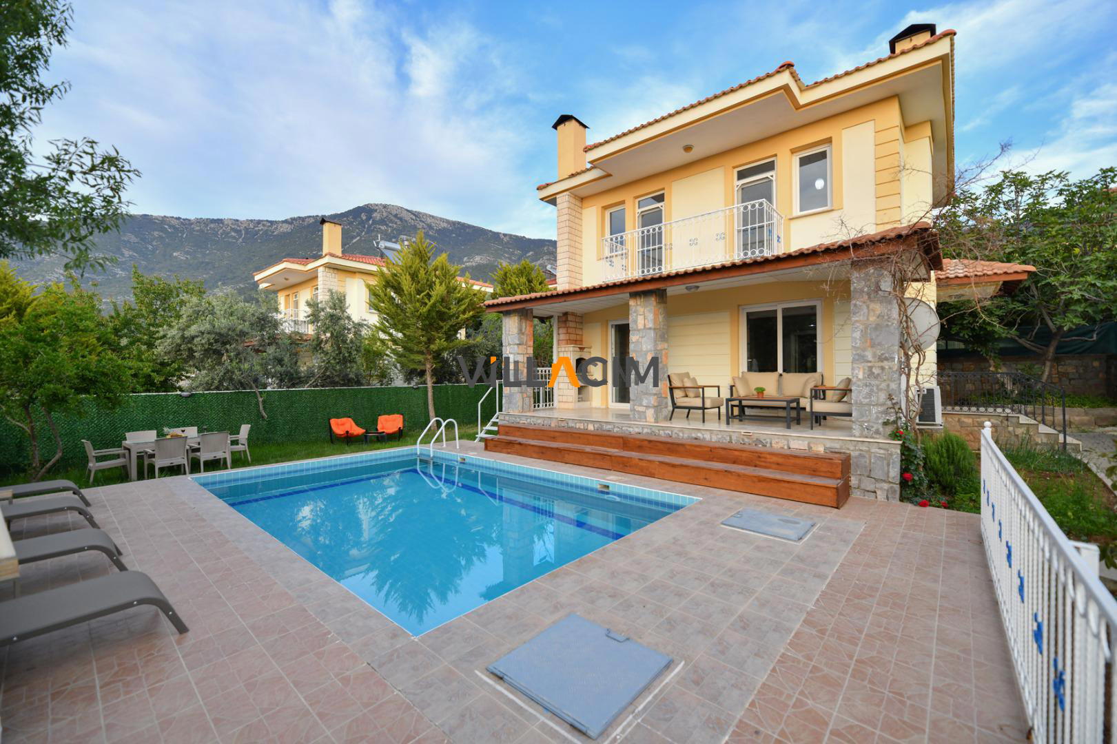 Villa Almond