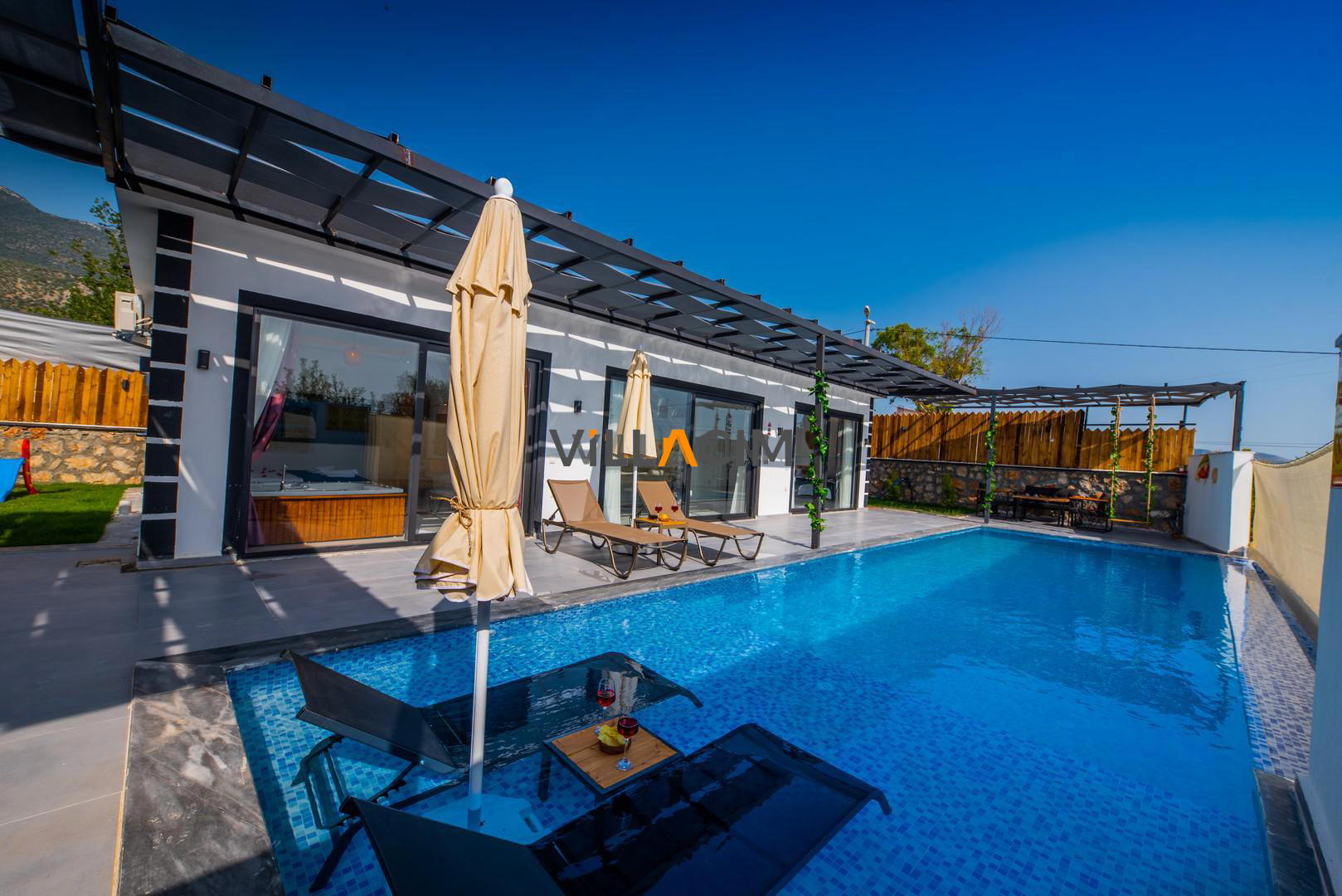Villa Nar Çiçeği
