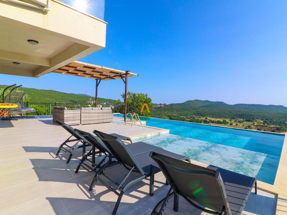 Villa Adilya