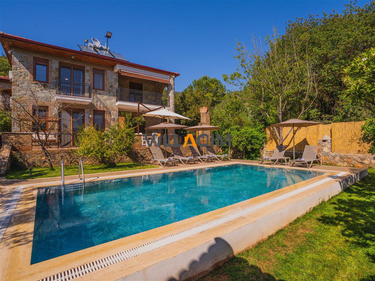 Villa Rock Home