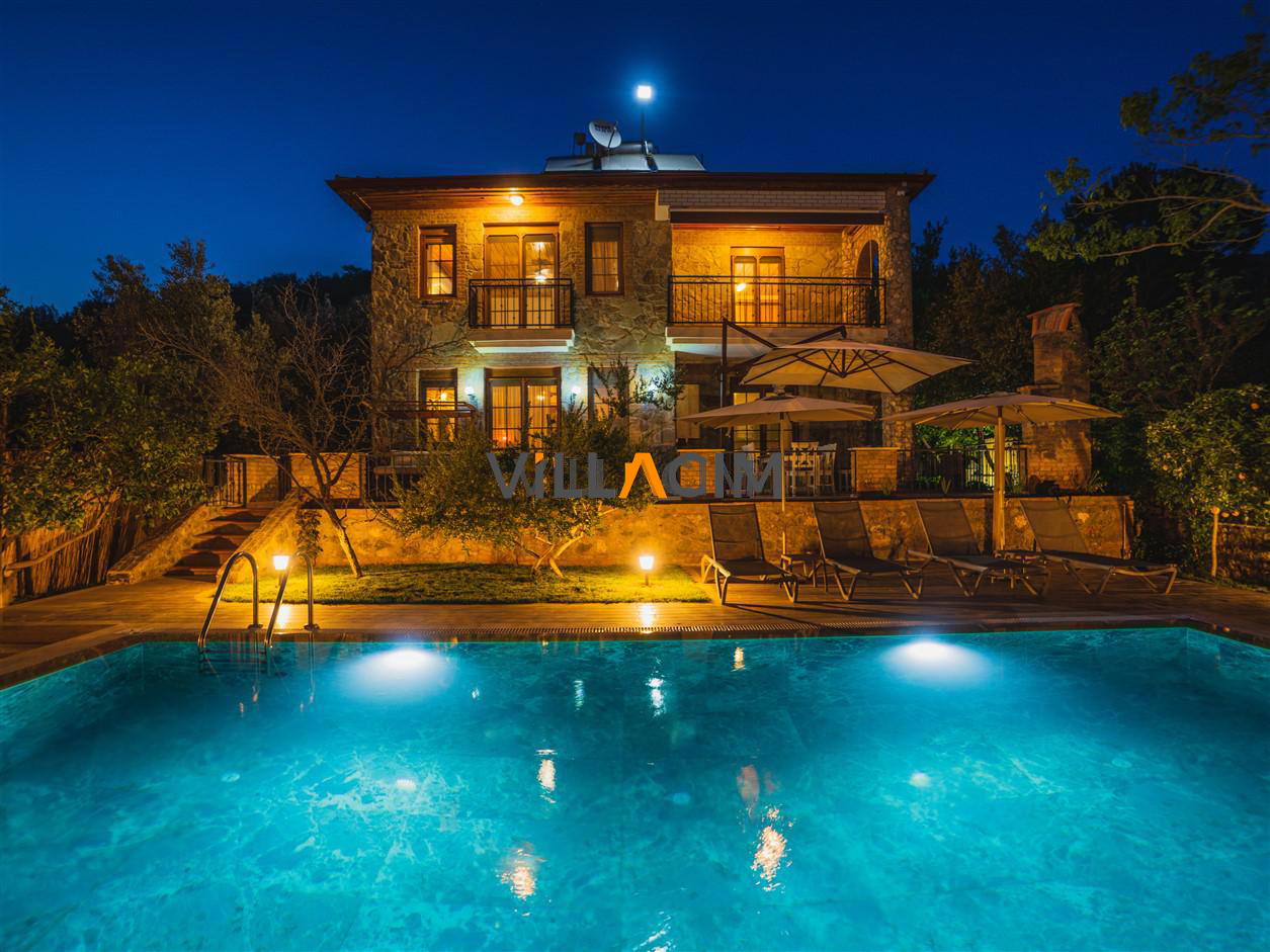 Villa Rock Home