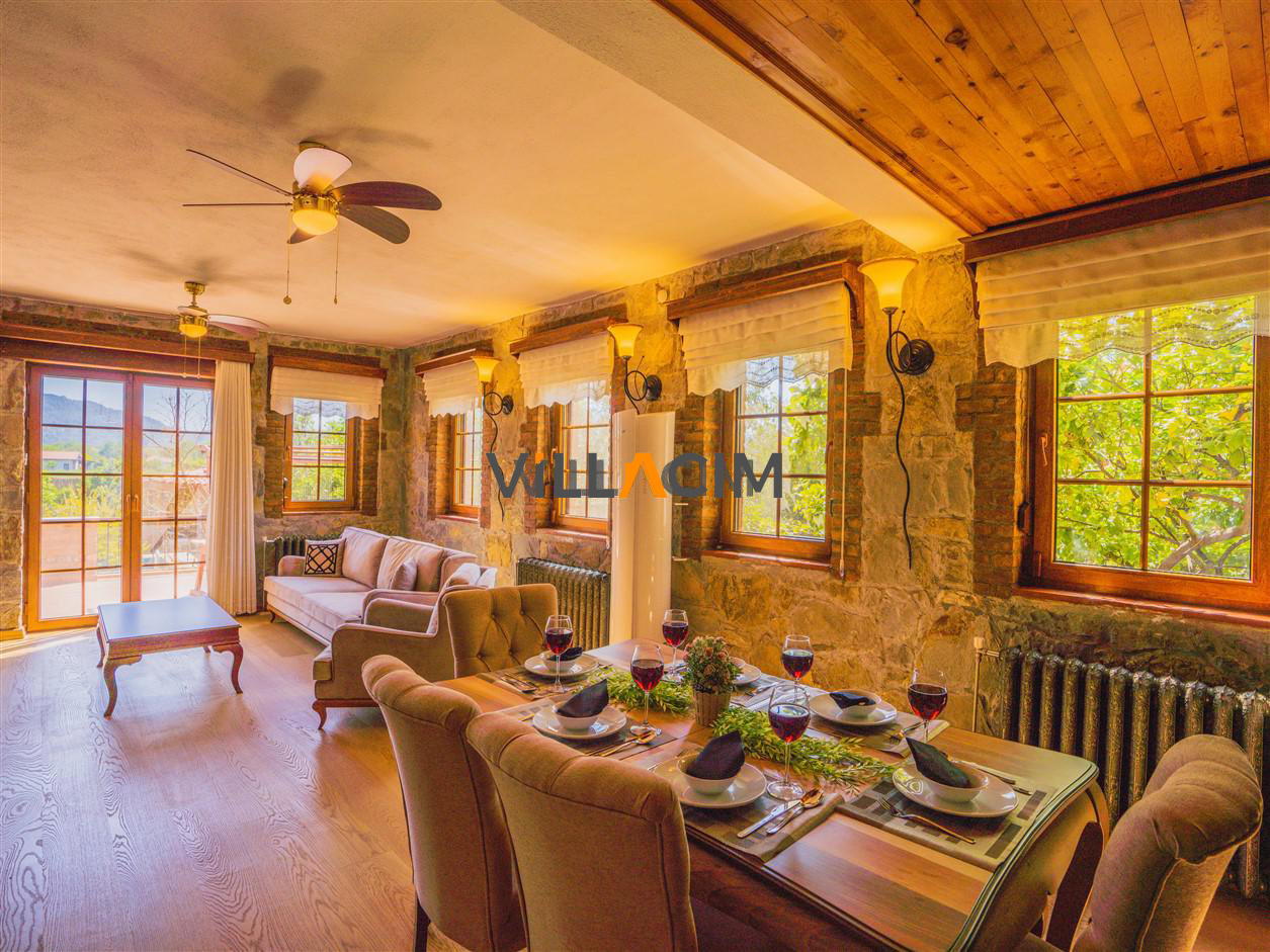 Villa Rock Home