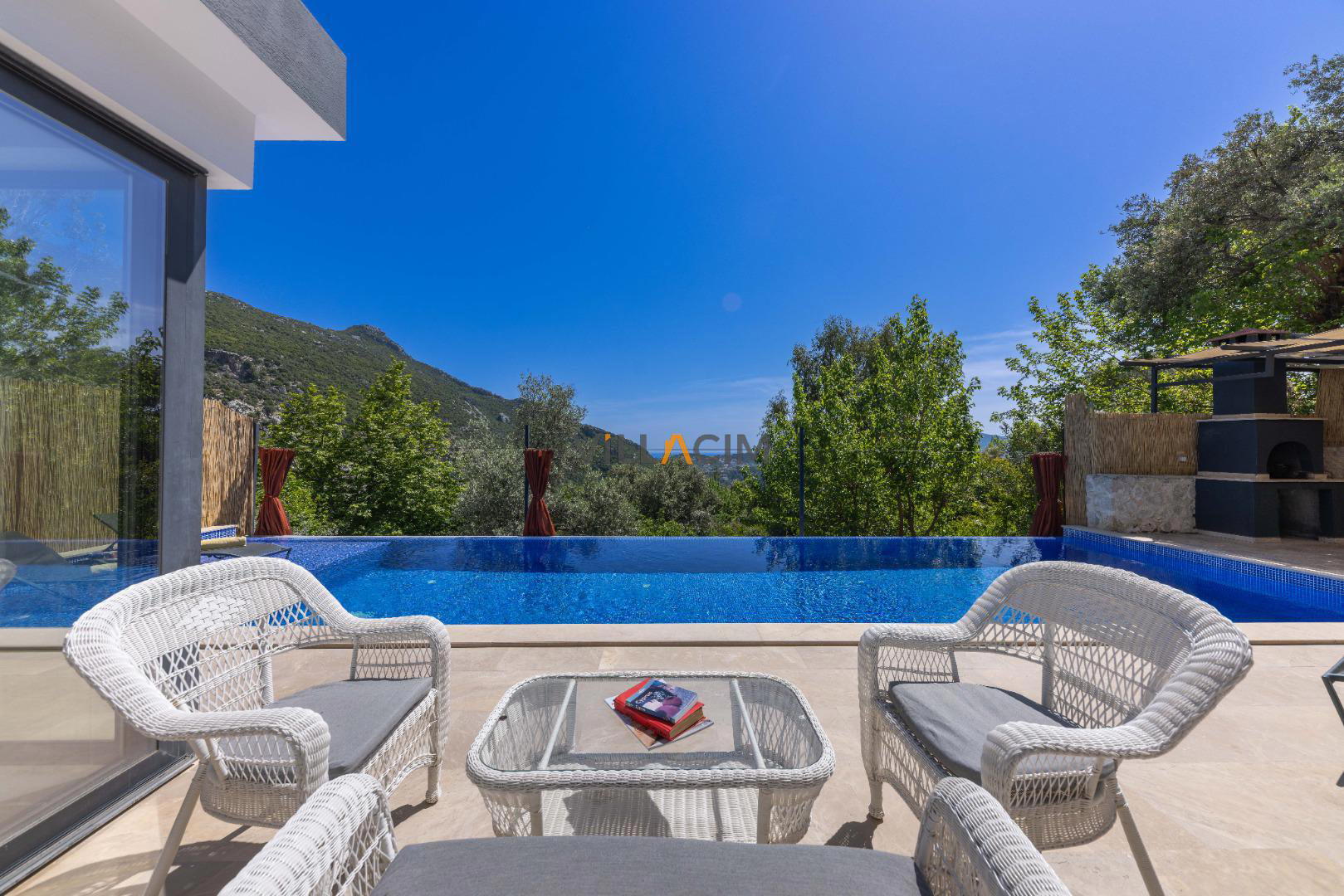 Villa Suvari Duo