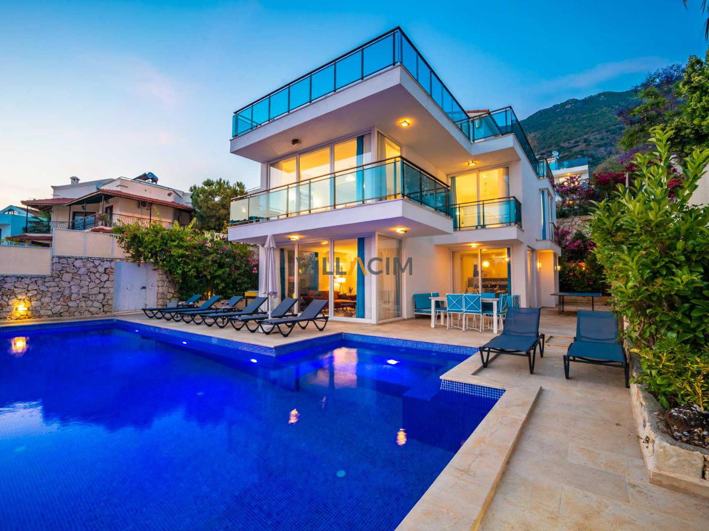 Villa Trios