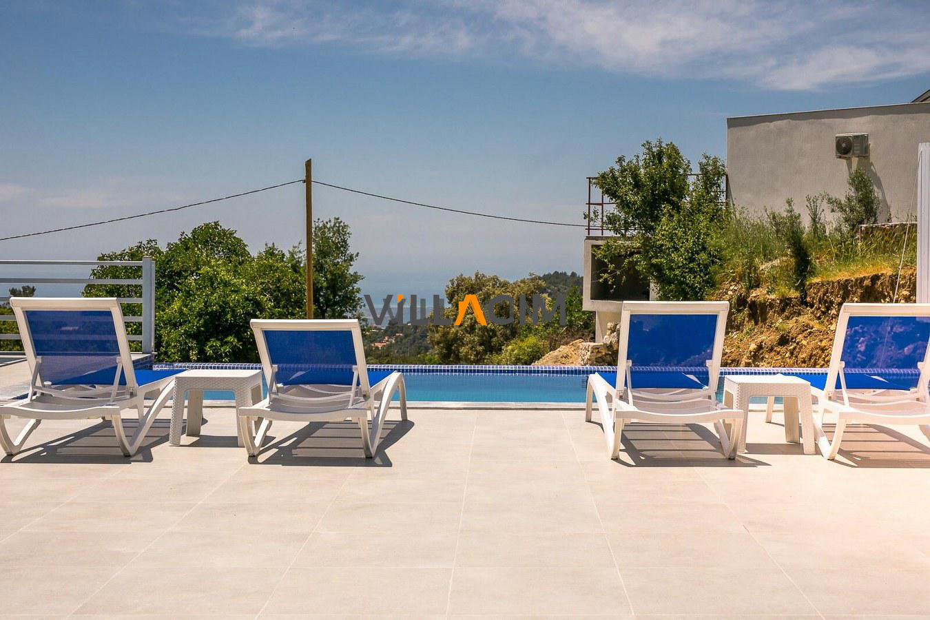 Villa Shade