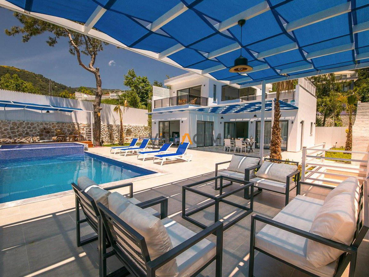 Villa Shade