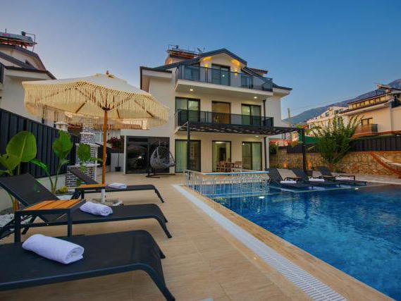 Villa Fullmoon