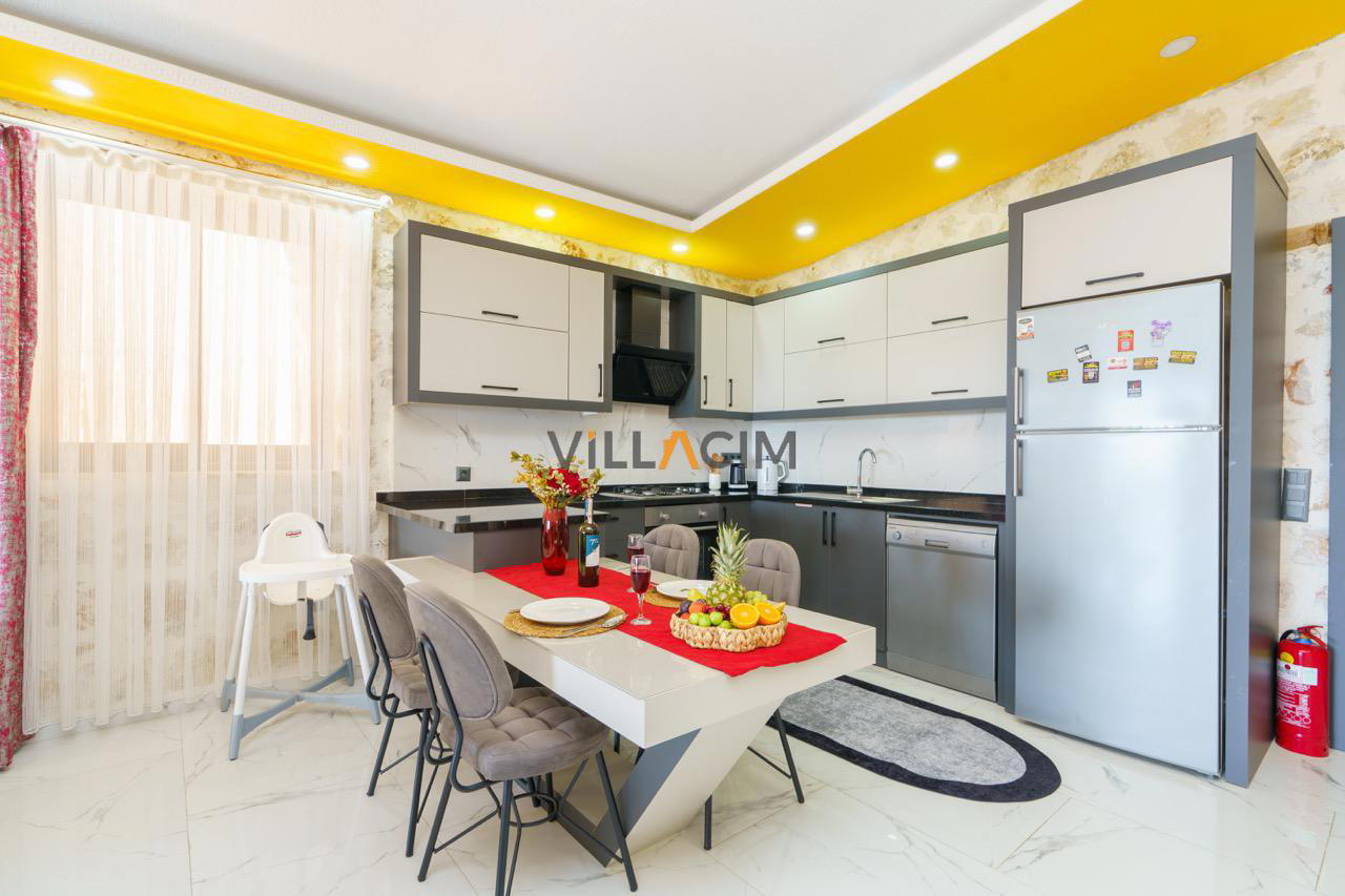 Villa Mira Queen