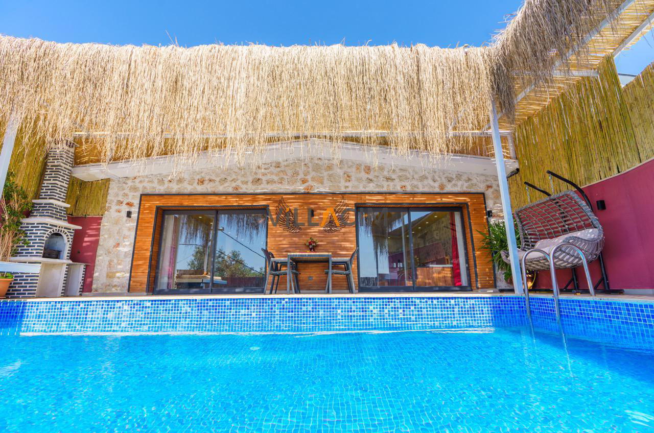 Villa Mira Queen