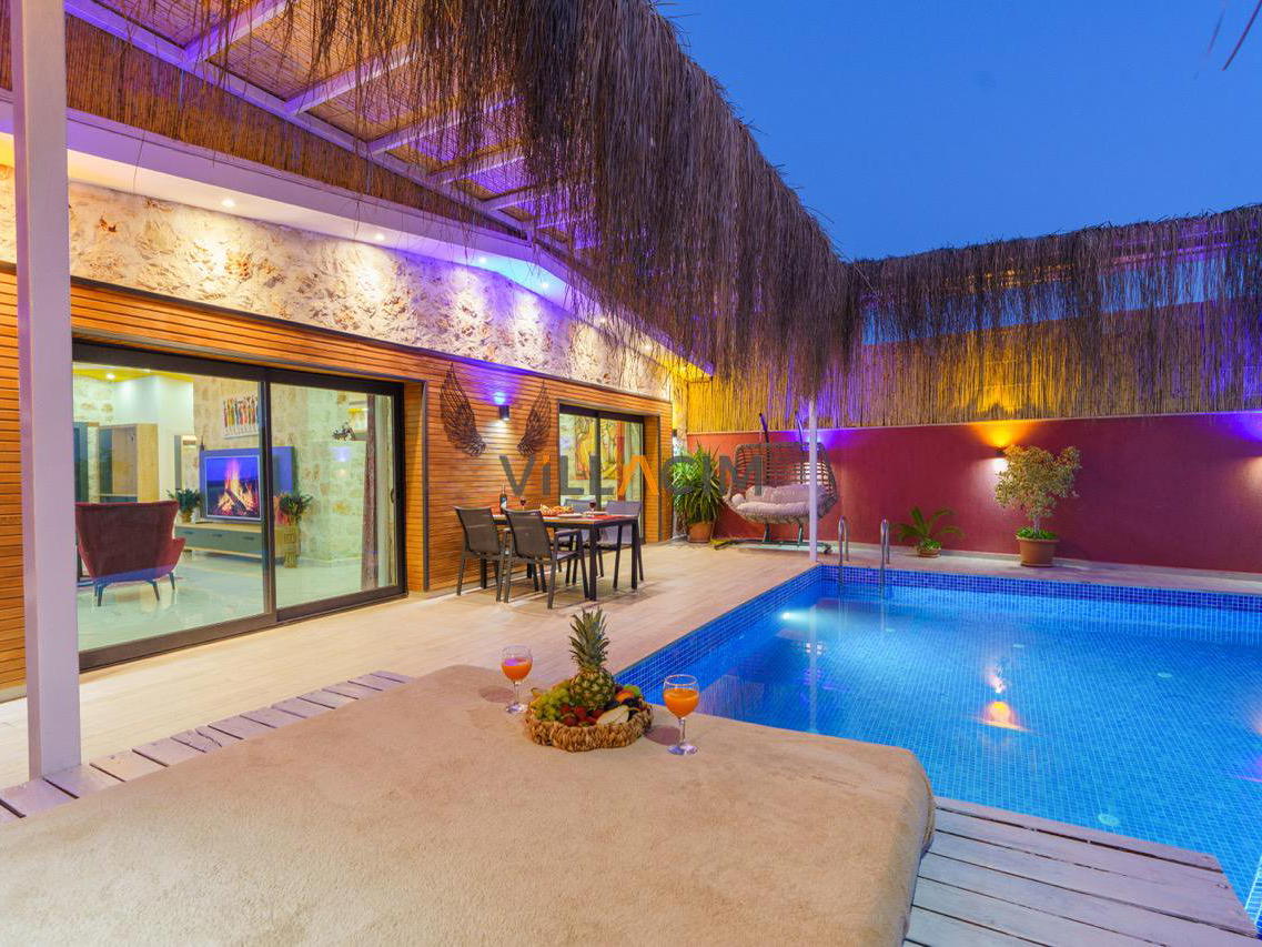 Villa Mira Queen