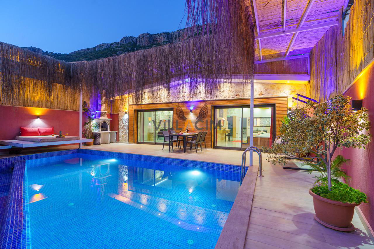 Villa Mira Queen