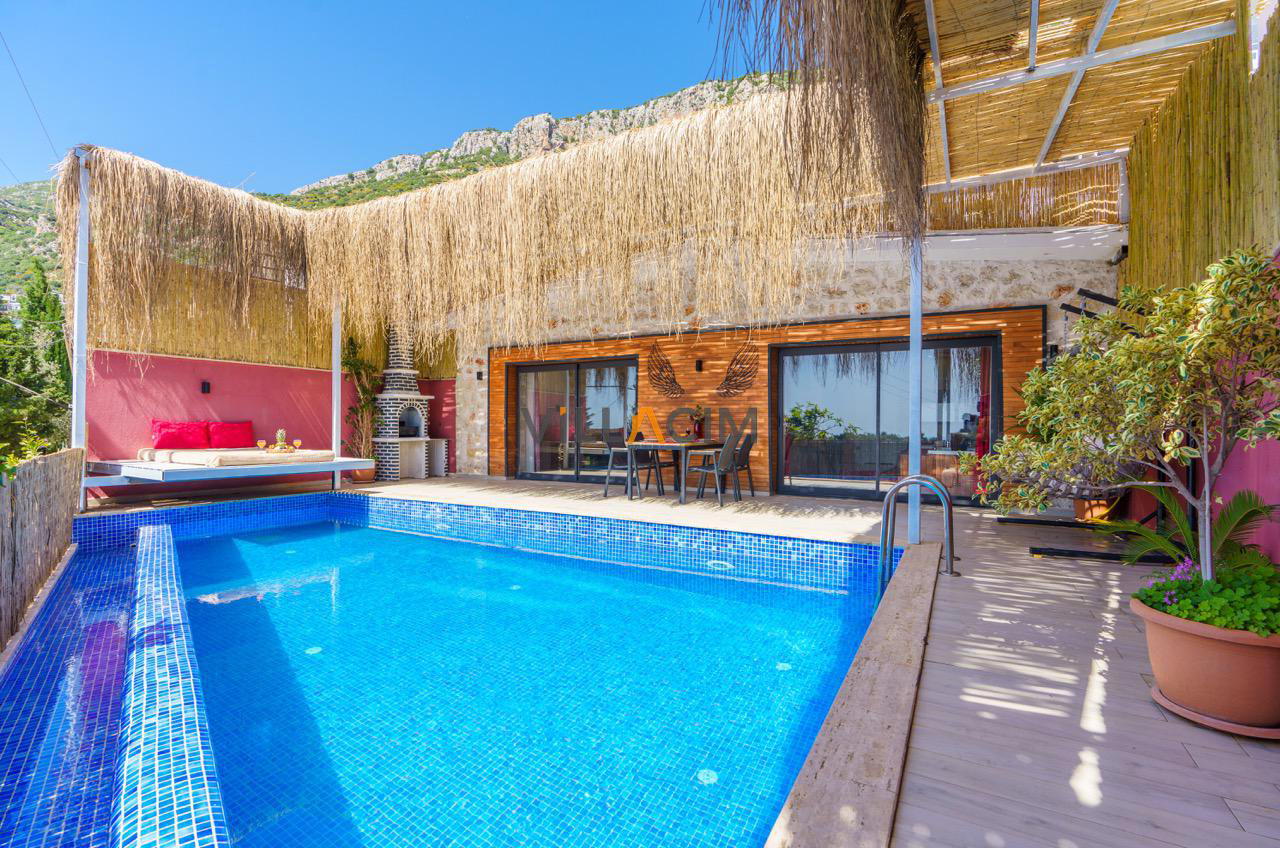 Villa Mira Queen