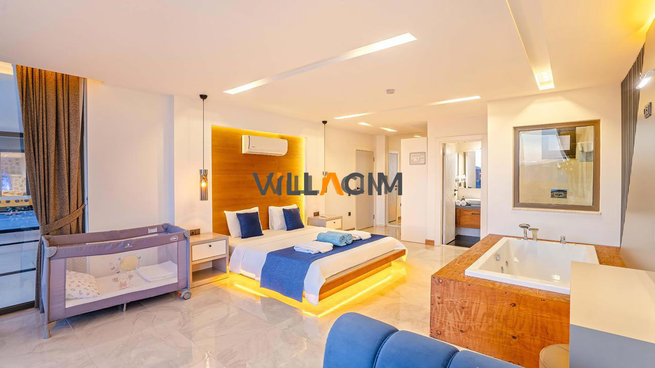 Villa White House