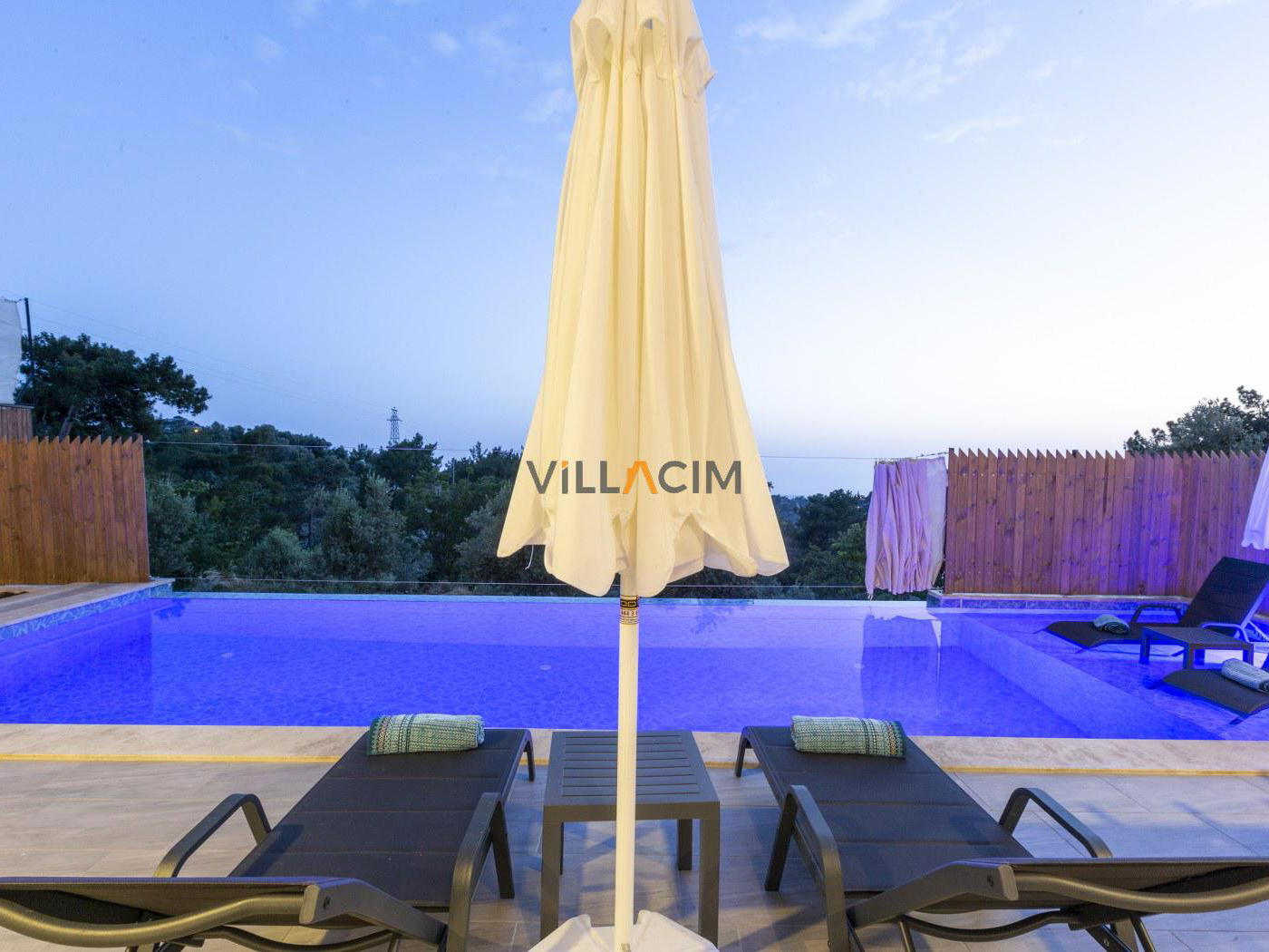 Villa Mustang Queen