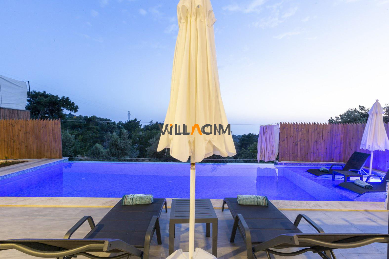 Villa Mustang Queen