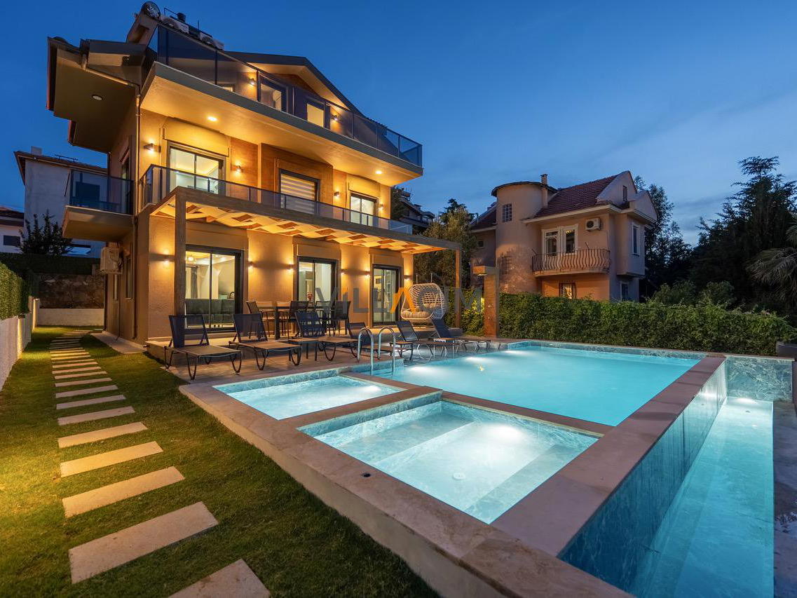 Villa Ay Luxe