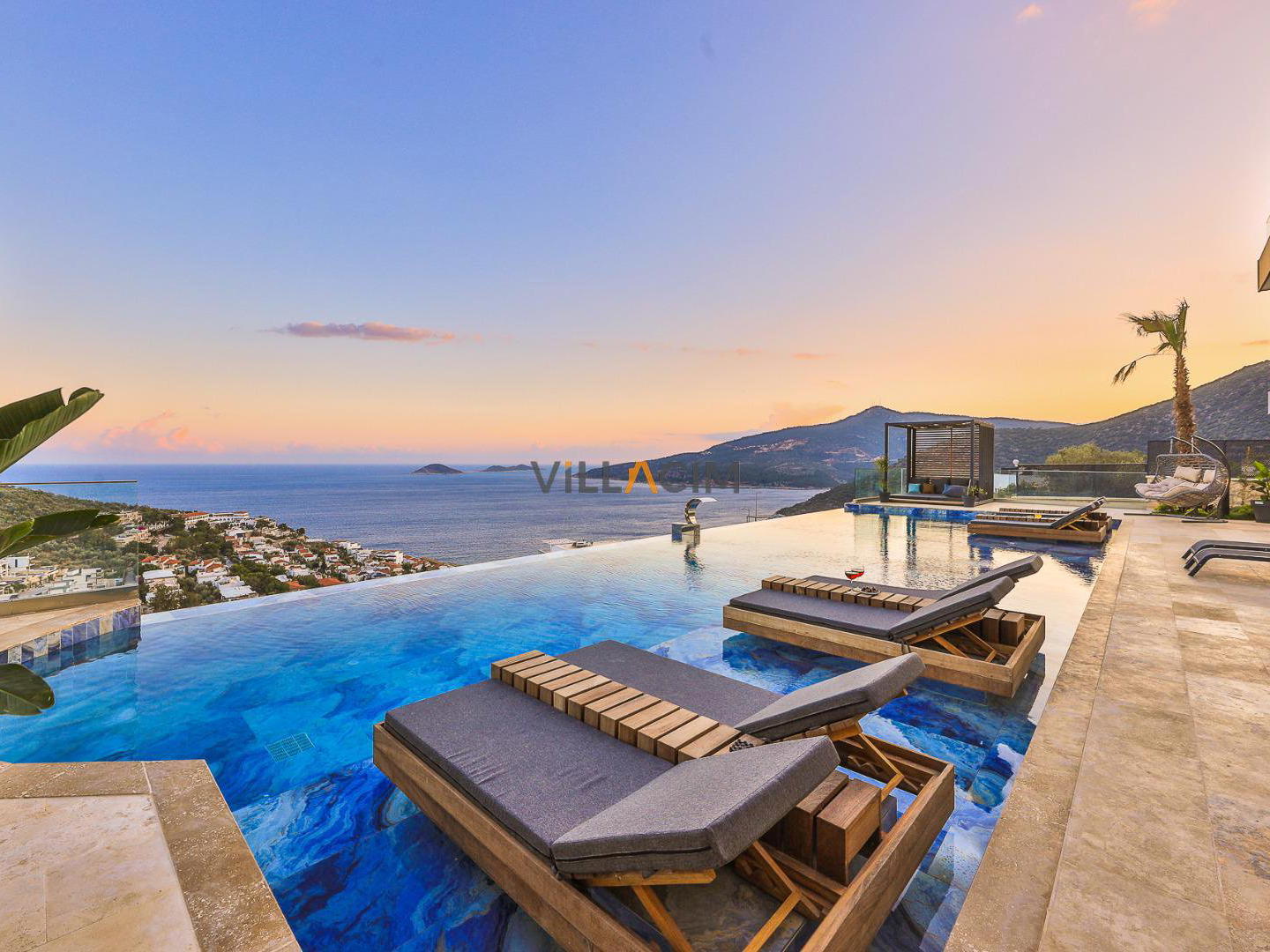 Villa Regal Life