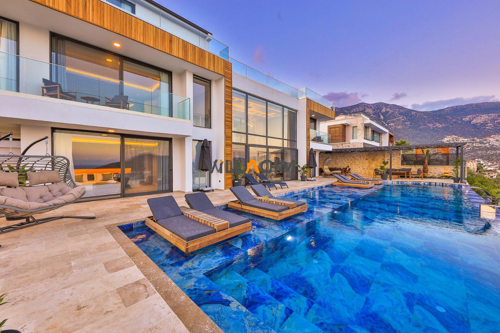 Villa Regal Life
