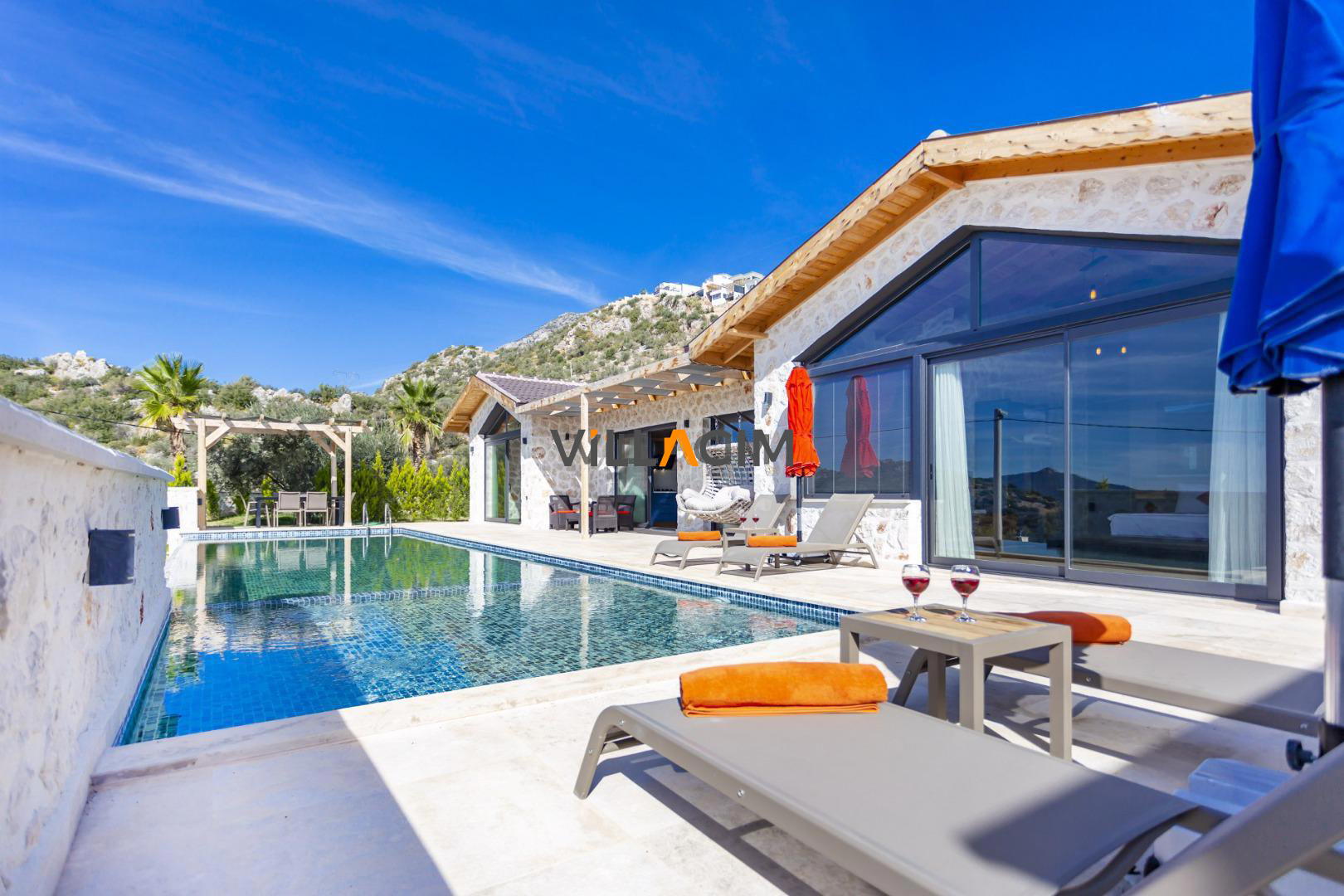 Villa Hole