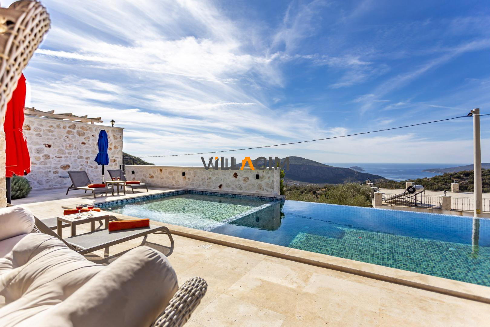 Villa Hole