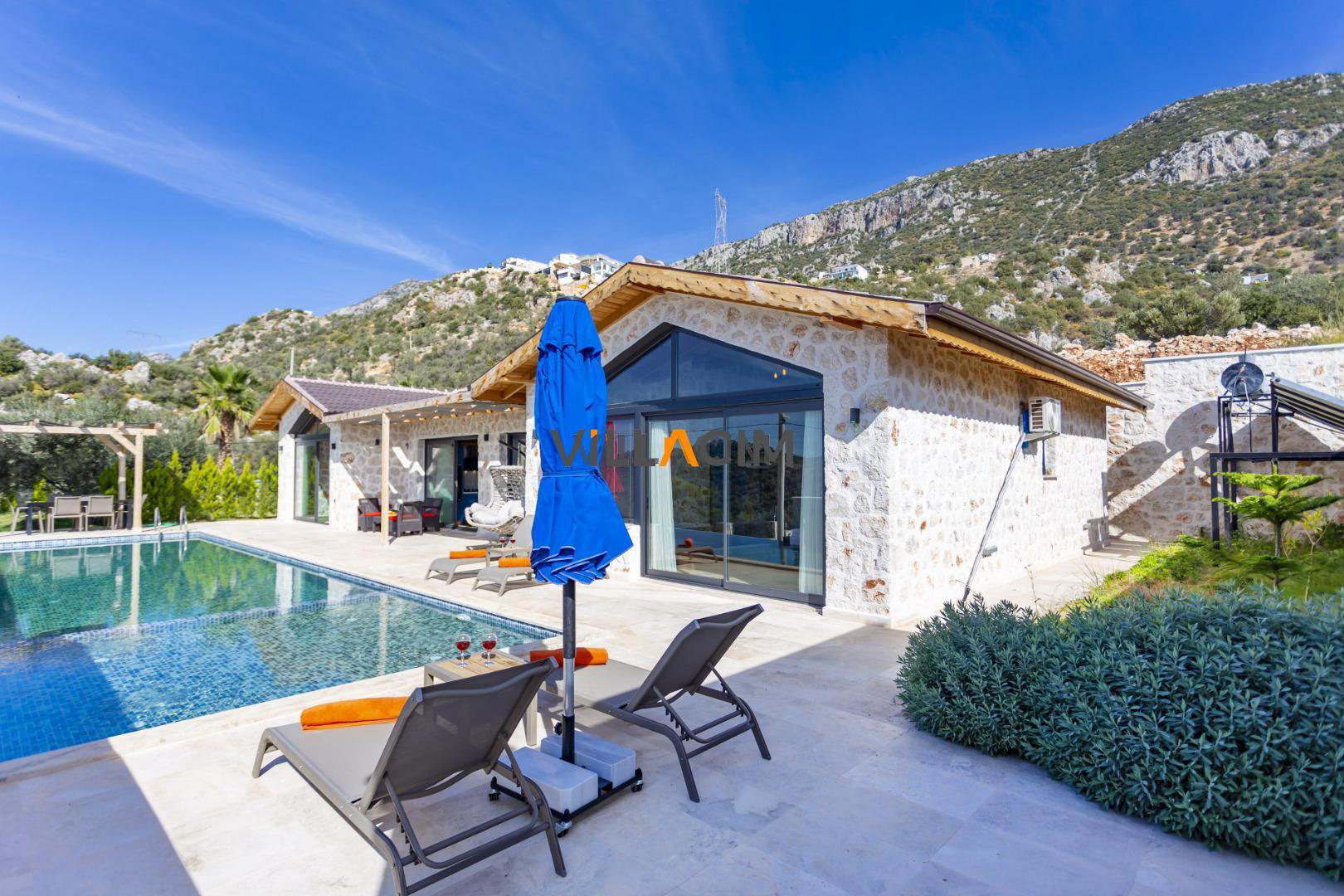 Villa Hole