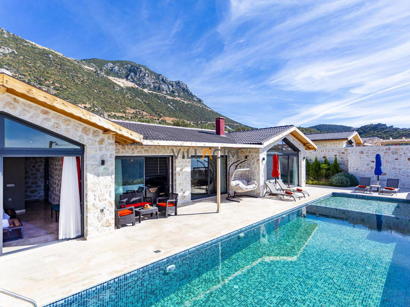 Villa Hole