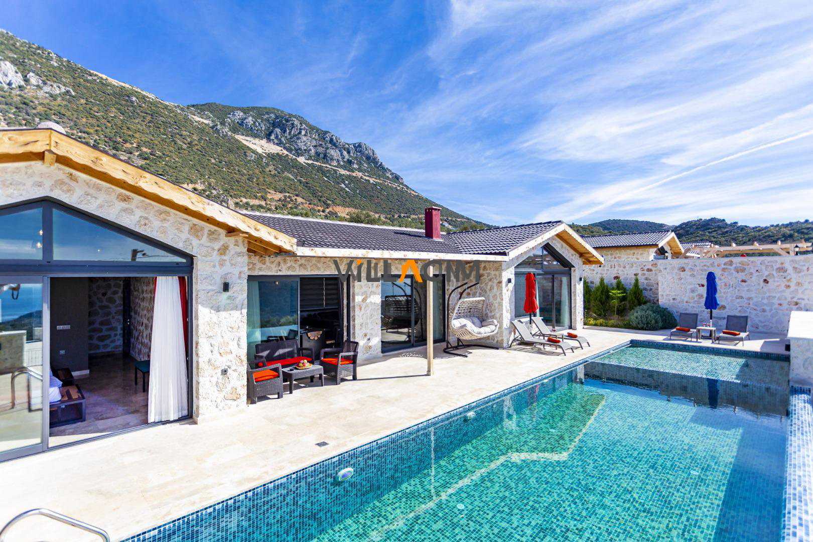 Villa Hole