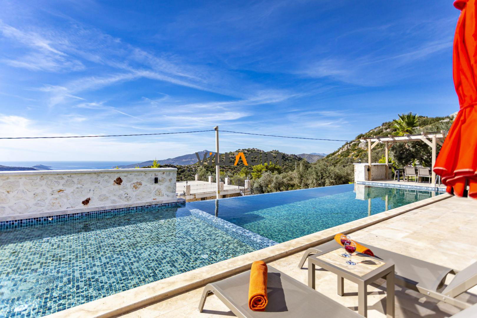 Villa Hole