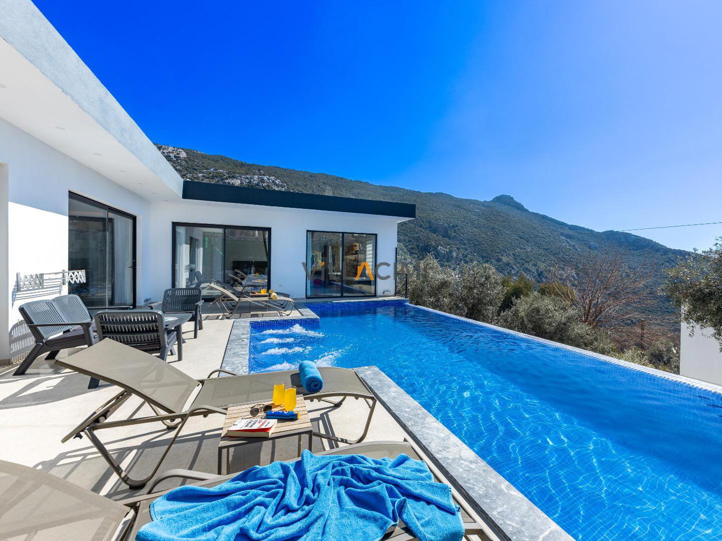 Villa Suvari Vier