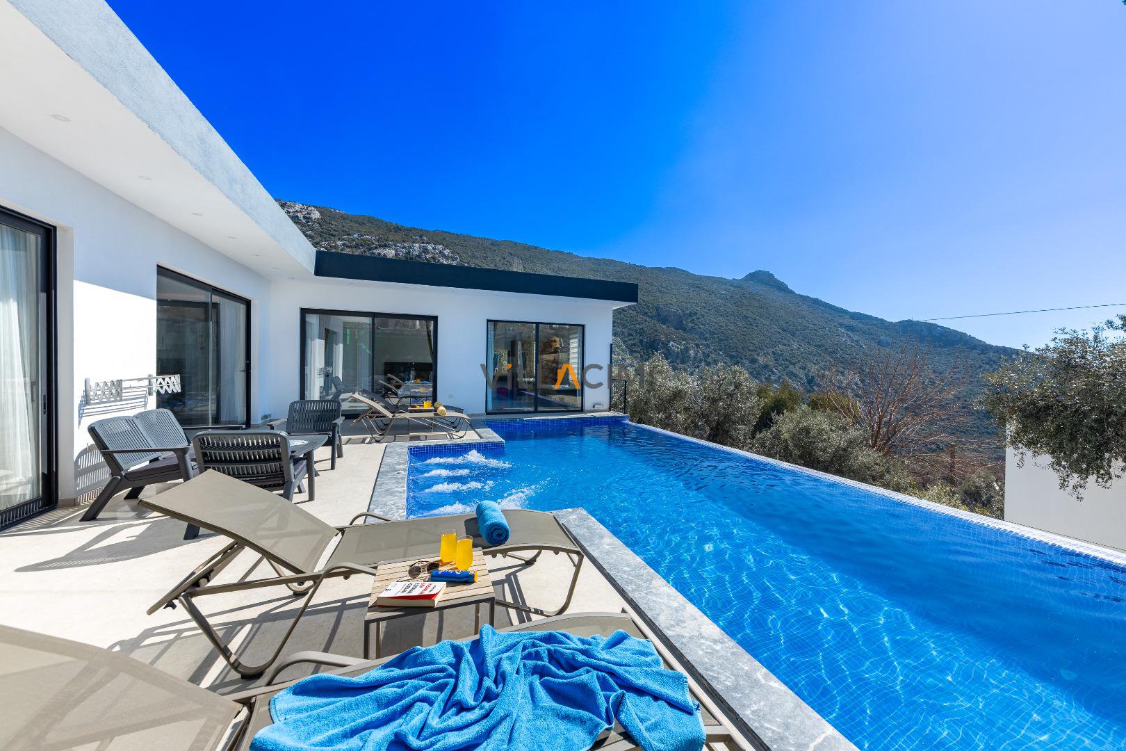 Villa Suvari Vier