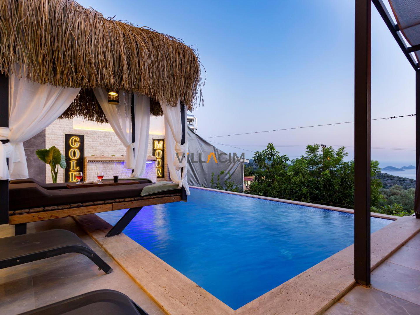 Villa Gold Moon