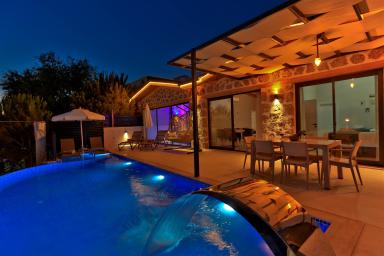 Villa Kızılkaya - Akbel'de 4 Kişilik Deniz Manzaralı Villa