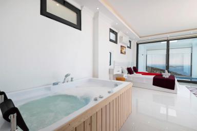 Villa Meris - Muazzam Deniz Manzaralı Lüks Balayı Villası
