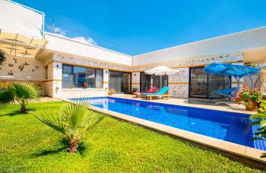 Villa Şahin - 2 Kişilik Bahçeli ve Jakuzili Tatil Villası