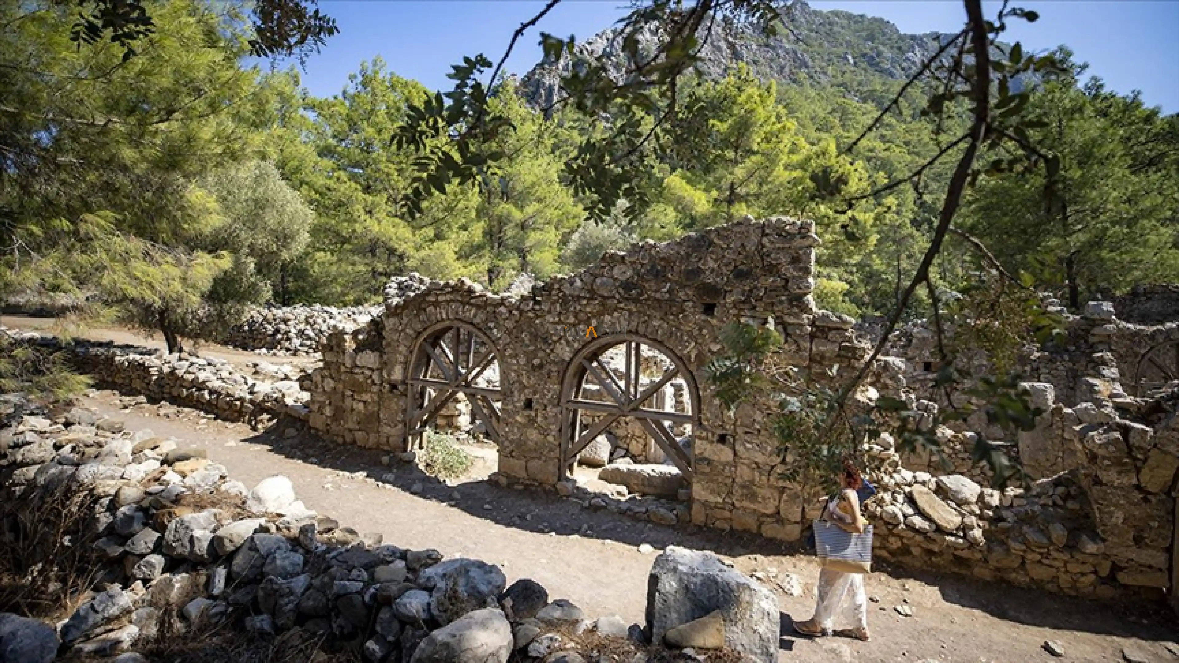 Olympos Antik Kenti: Ormanın İçinde Gizlenmiş Likya'nın Gizemli Şehri