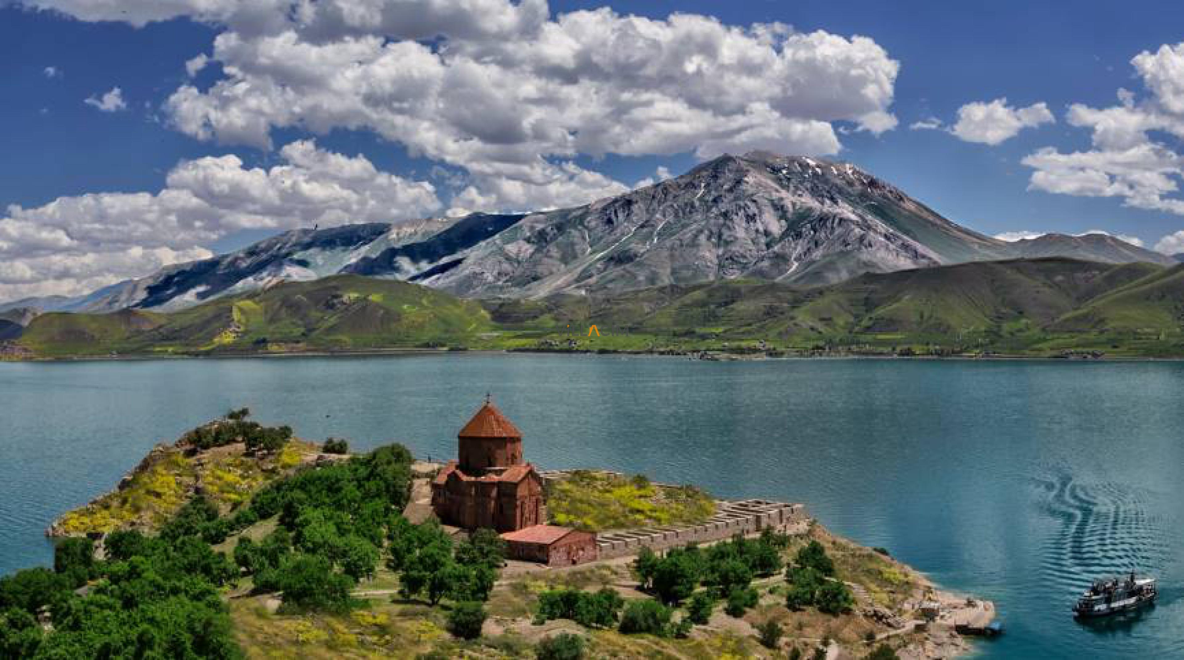 Doğu Anadolu'nun Mavi Cenneti Van Gölü'nü Gezin