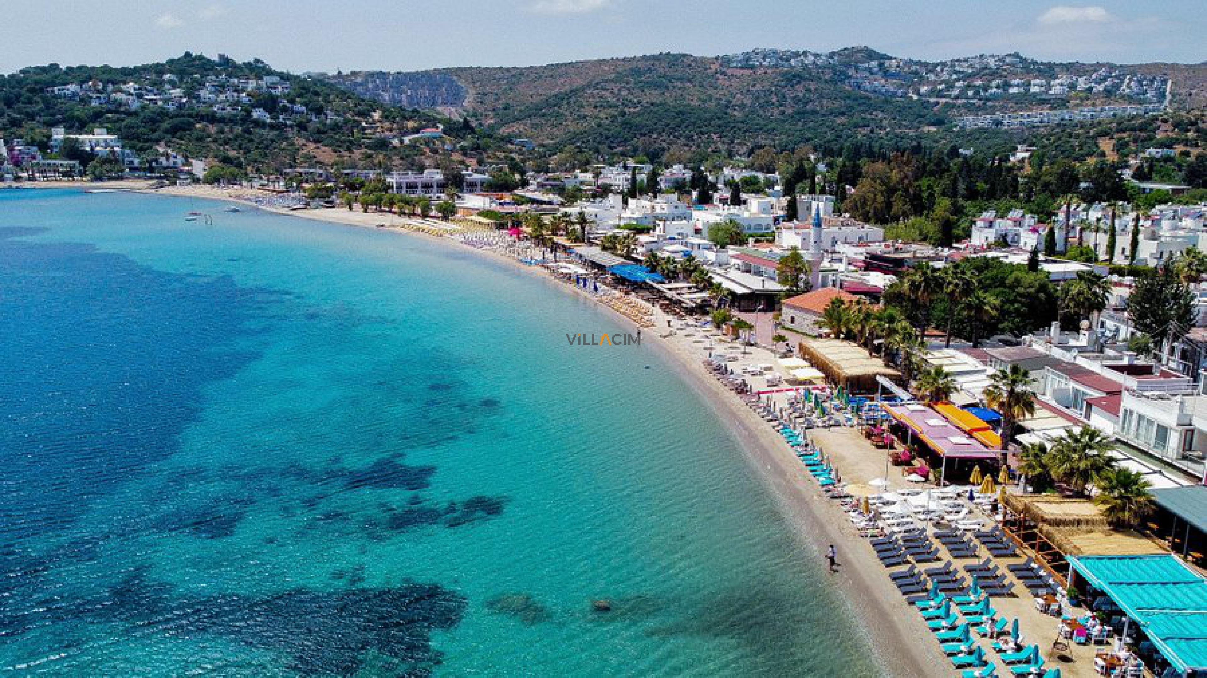 Bitez Plajı: Bodrum'un Sakin Yıldızı mı, Yoksa Mandalina Kokulu Rüzgarıyla Ruhunuzu Dinlendirecek Bir Mola mı? 🍊🏖️